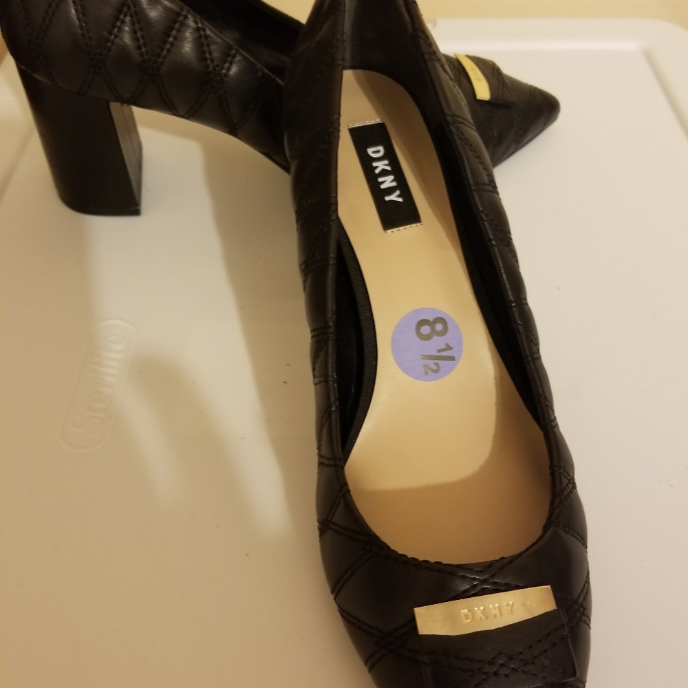 DKNY Black Pumps classy quilted size 8 1/2